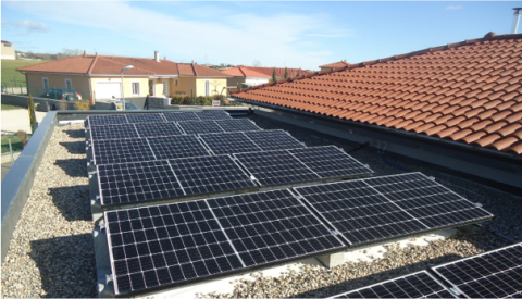 Une installation en autoconsommation en toit terrasse sur une habitation à Dargoire (42)